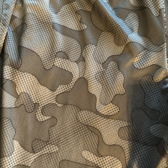 Reebok men’s gray camo with yellow drawstring shorts size L - Picture 6 of 6